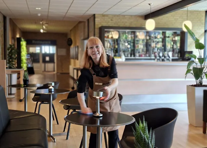 胡塞特米泽尔法特酒店