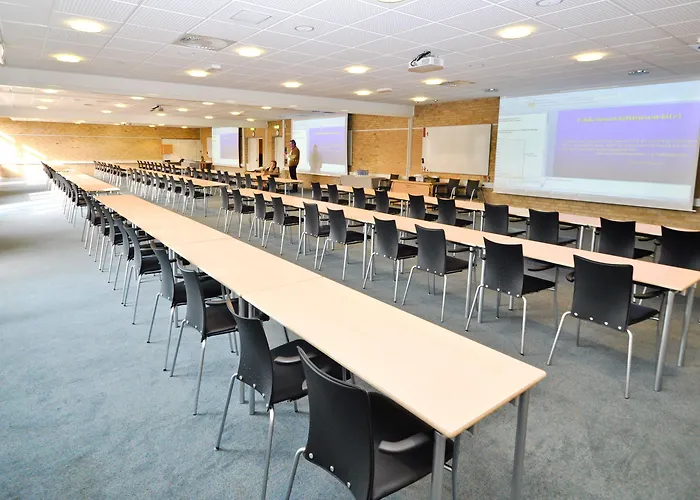 胡塞特米泽尔法特酒店